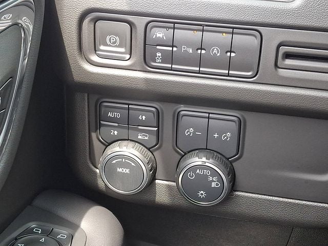 2023 Chevrolet Suburban LS