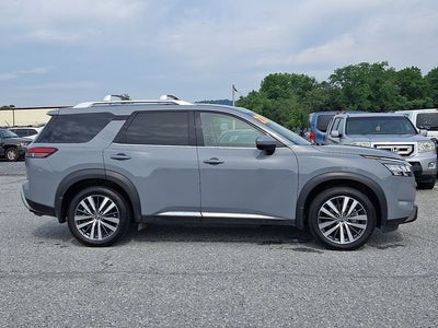 2022 Nissan Pathfinder Platinum