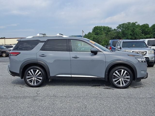 2022 Nissan Pathfinder Platinum