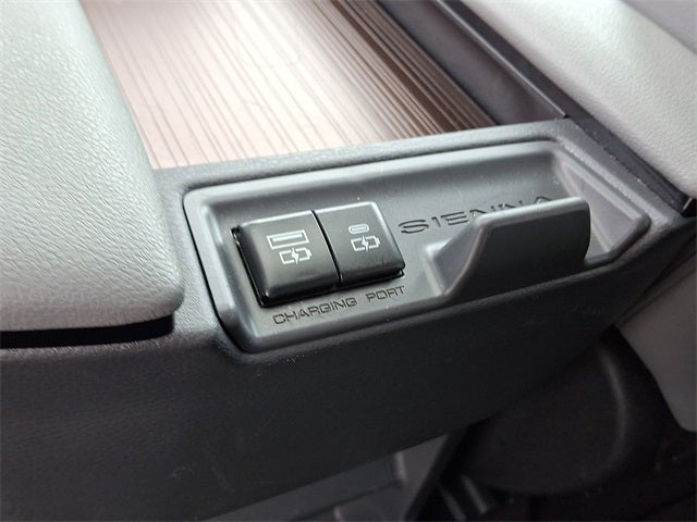 2024 Toyota Sienna XLE 8 Passenger