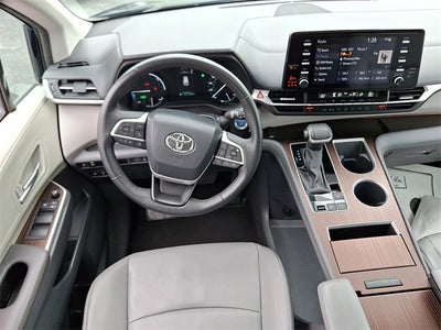 2024 Toyota Sienna XLE 8 Passenger
