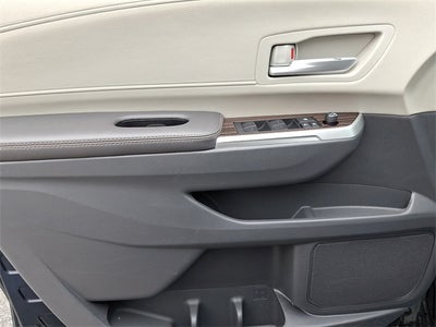 2024 Toyota Sienna XLE 8 Passenger