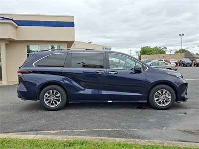 2024 Toyota Sienna XLE 8 Passenger