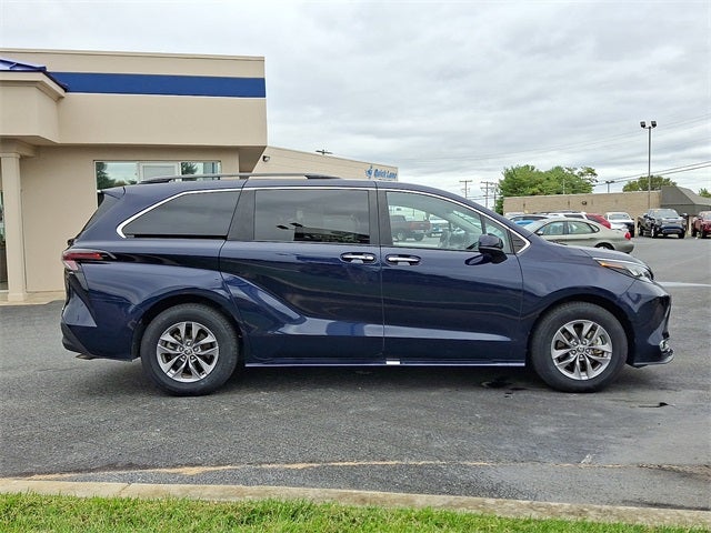 2024 Toyota Sienna XLE 8 Passenger
