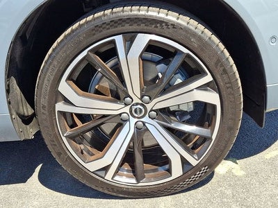 2022 Volvo XC60 B6 R-Design